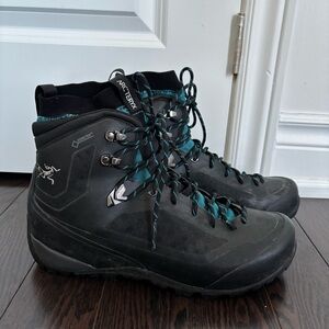 Arcteryx Bora women's goretex hiking boots